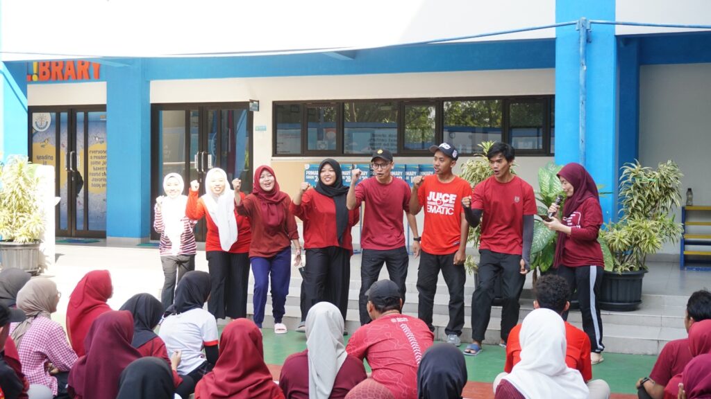 Potret antusiasme guru dan staf GIS 3 Jogja dalam rangkaian acara upacara dan lomba peringatan HUT RI ke-80 di GIS 3 Jogja