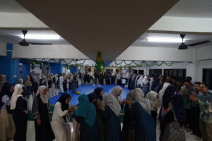 Keluarga besar Perguruan GIS 3 Jogja menutup Iftar Jama'i dengan musafahah