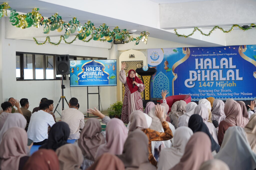 Suasana Halal Bihalal bersama seluruh pendidik dan tendik GIS 3 Jogja