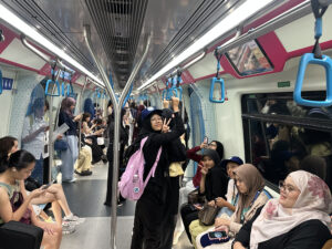 Senyum manis siswa ketika mencoba pengalaman menaiki LRT di Malaysia