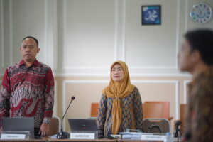 Potret Direktur GIS 3 Jogja mengikuti opening RKAT dengan khidmat