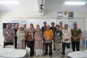 Leaders dan Pak Agus berfoto bersama usai kegiatan training selesai