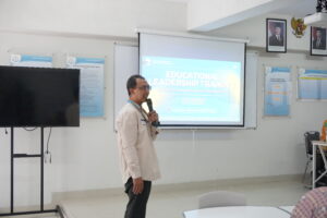 Potret Mr. Jati membuka kegiatan Educational Leadership Training