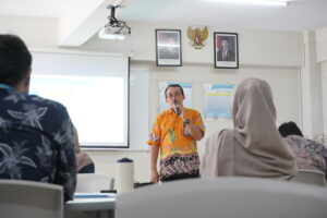 Pak Agus, Widyaiswara dari BBGTK DIY, menjadi pembicara pada training leaders kali ini