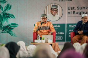 Potret Ustaz Subki sedang menyampaikan materi di Kajian Parenting Madhia